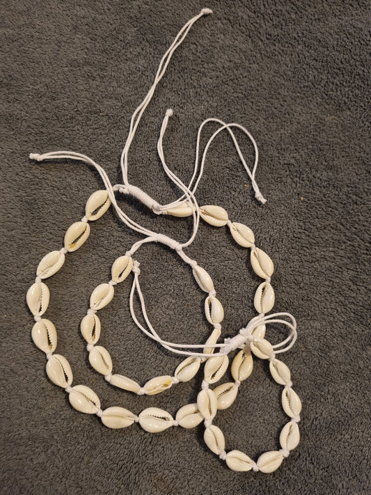 Shell necklace set